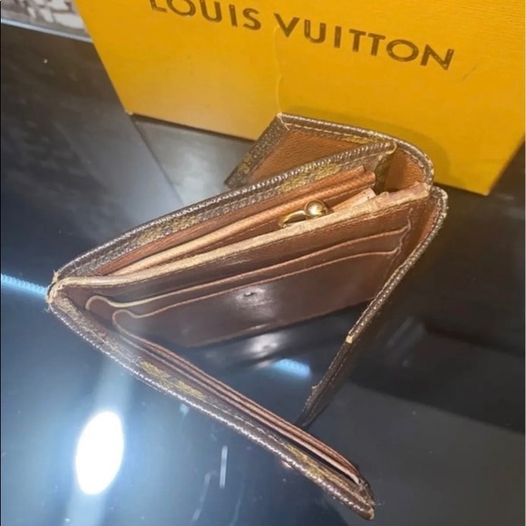 Authentic Louis Vuitton Monogram Elise Wallet - Picture 6 of 12